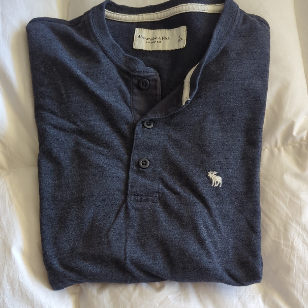 Abercrombie & Fitch Men’s Dark Blue Henley with Embroidered Moose